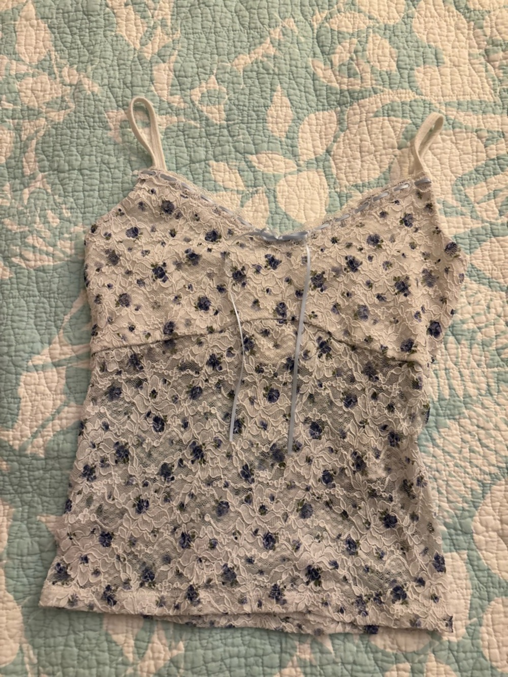 Hollister White Lace Floral Cami with Blue Flowers- women’s medium